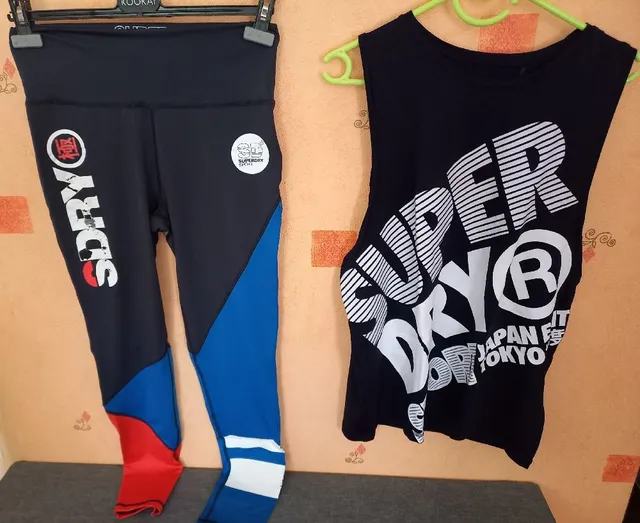 Legging et débardeur de sport superdry