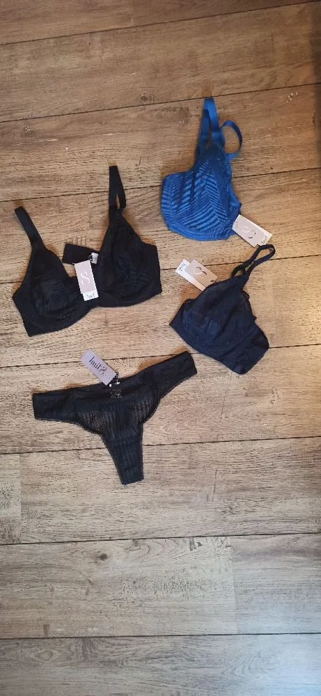 Sous vêtements Huit - Winter camp 3 soutien gorges et 1 string pour le prix d'un soutien gorge !