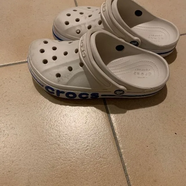 crocs