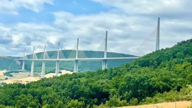 Le viaduc de Millau dans L’Aveyron