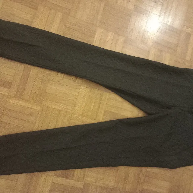 un pantalon avec un magnifique tissu