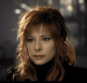 Mylène Farmer pour mon artiste préférée depuis ses débuts, et les B.O. de films