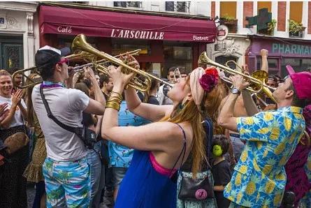 Un moment rare de partage & de fraternité ou on vient passer un bon moment quelque soit son origine, son statut social, un vrai brassage ;)