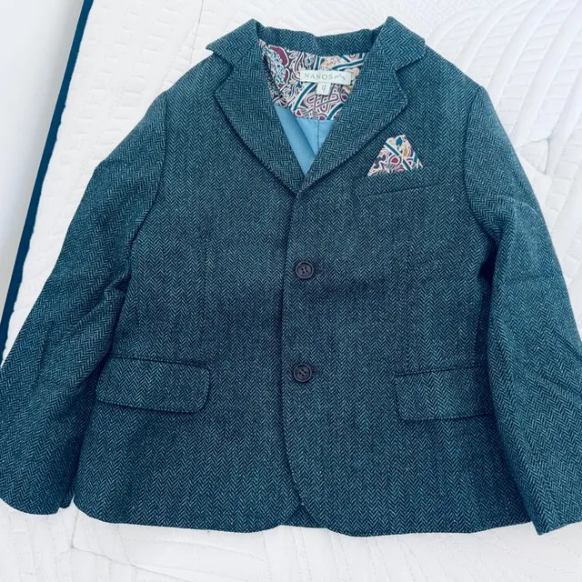 Un joli blazer Nanos taille 4 ans acheté lors des Veepee Hours