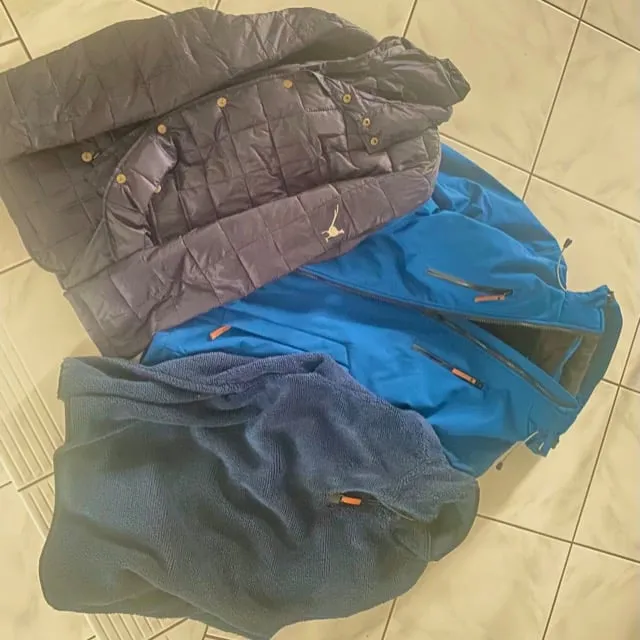 2 vestes et un pull