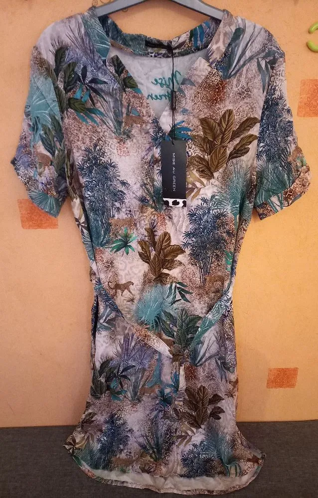 Robe multicolore mise au green