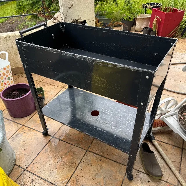 Une  table de rempotage