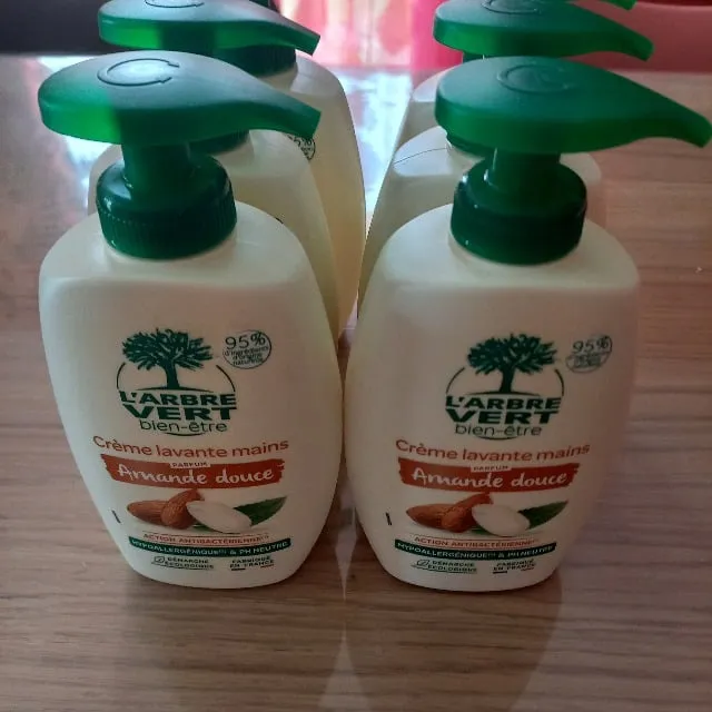 Lot crèmes lavantes mains l'arbre vert