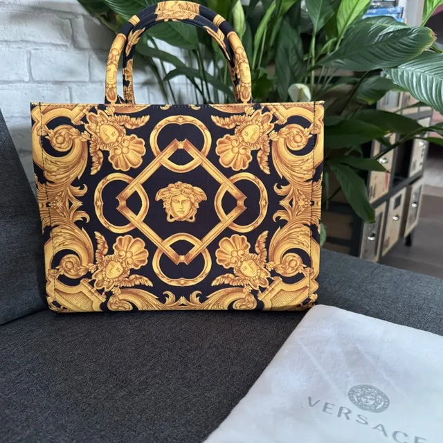 Petit craquage pour fêter mes 40 ans avec mon premier Versace !