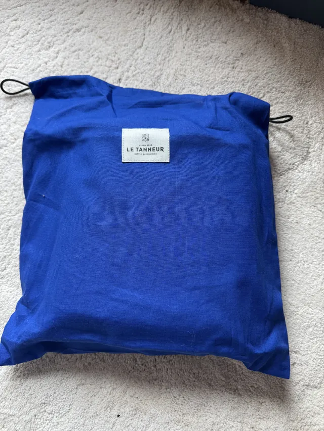 Un sac à main ceinture pour voyager léger