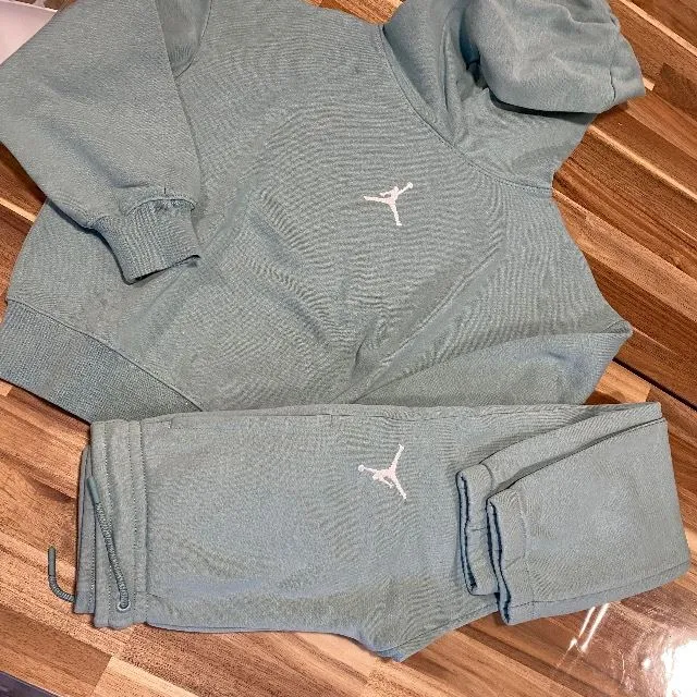 Ensemble Jordan fille