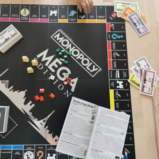 Soirée Monopoly Mega Edition en famille ! 🏠💸