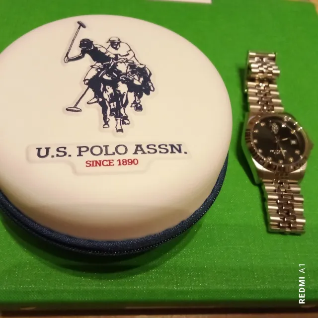 Montre argentée cadran noir Us Polo