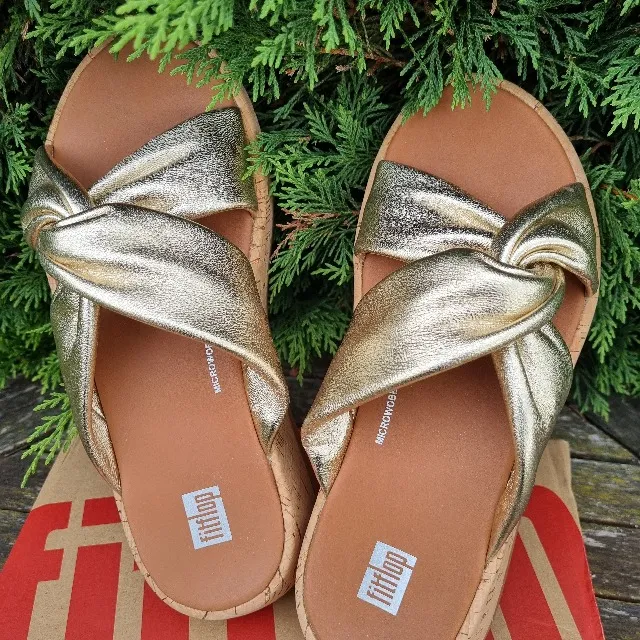 Chaussures d'été,  chaussures dorées !