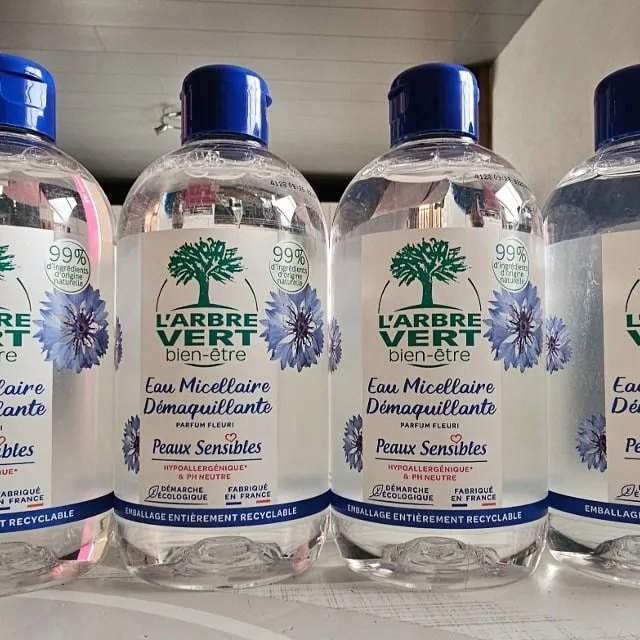 Eau micellaire démaquillante