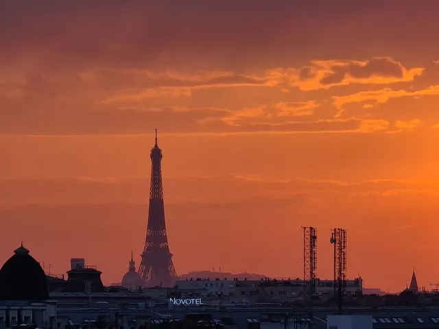 Majestueuse Tour Eiffel vue depuis chez moi  #Veepee. #ParisbyeClaudie