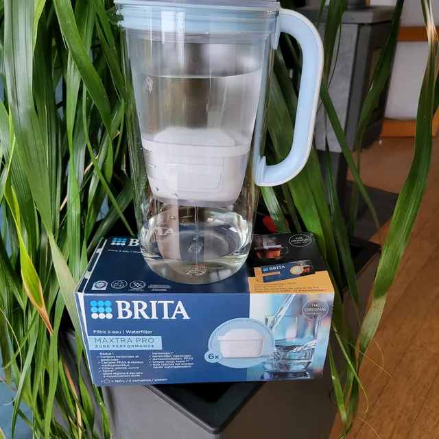 Carafe Brita en verre.