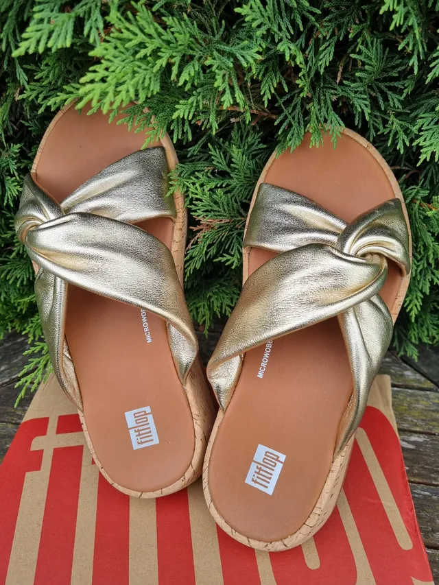 Chaussures d'été,  chaussures dorées !