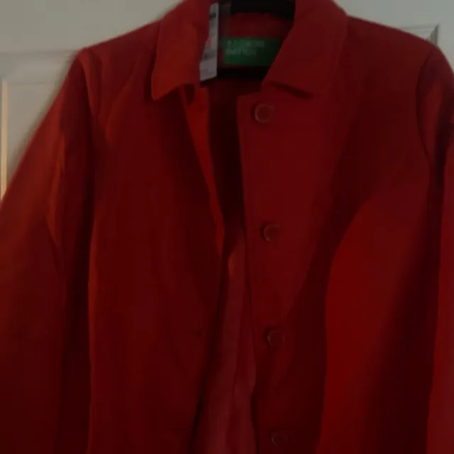 Manteau rouge benetton sympa pour la rentrée ;)