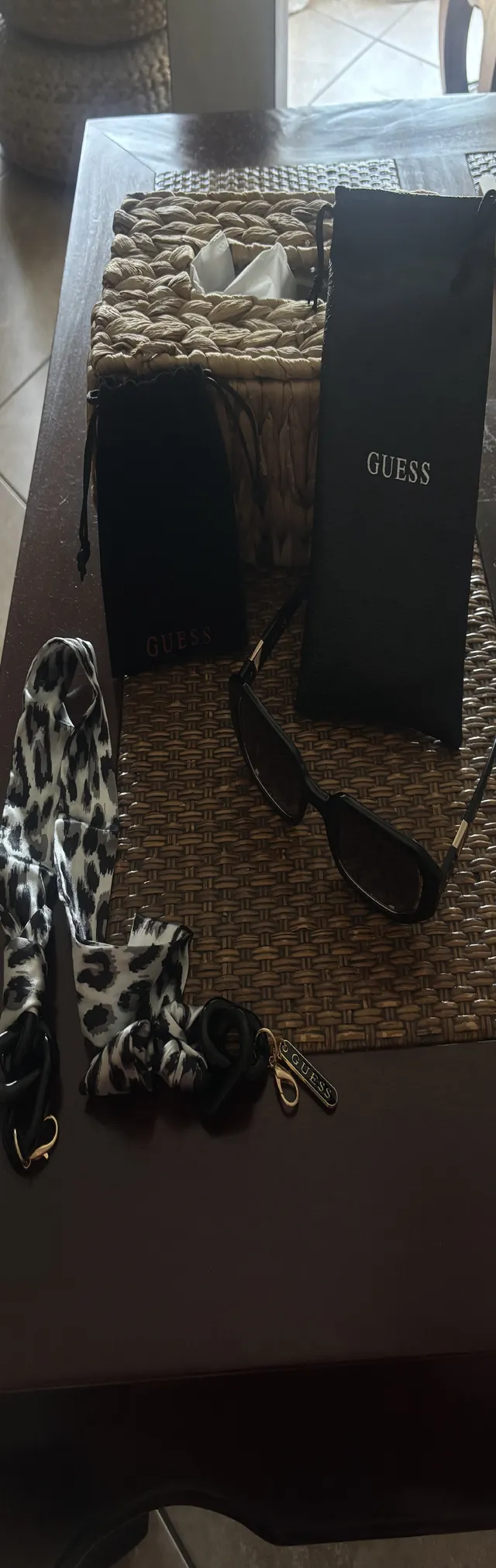 Paire de lunettes guess super sympa 😊