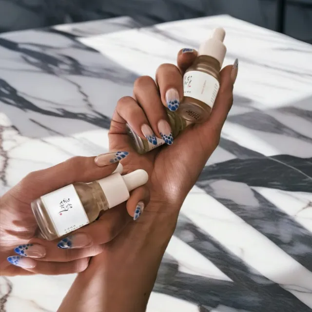 Des serums au format mini... pour emporter partout au soleil 🌞
