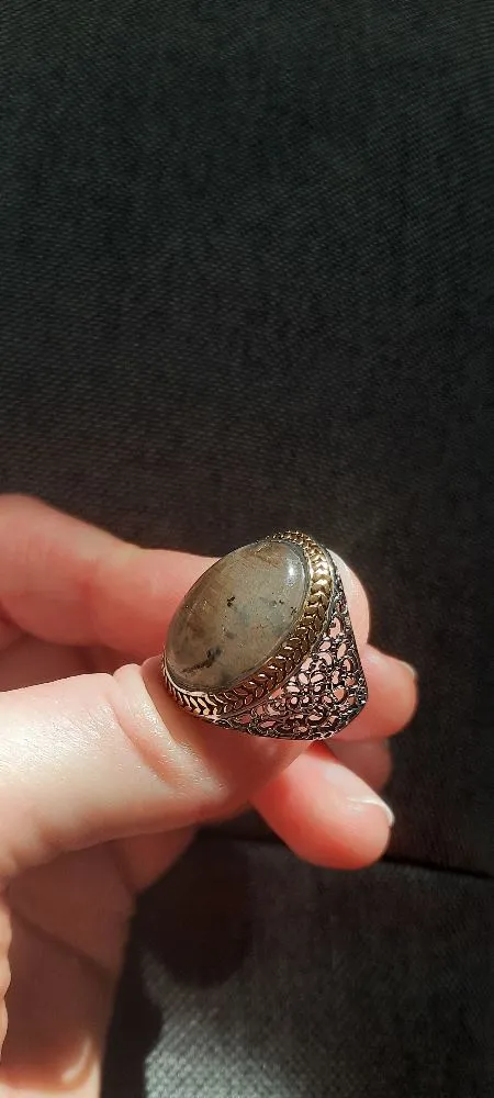 Commande reçue mais déçue de la bague avec la labradorite.