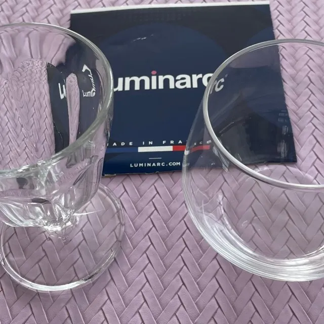 Une belle table avec de beaux verres