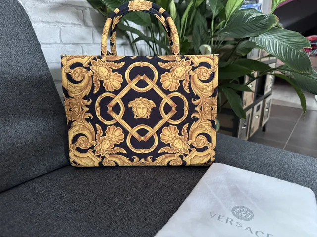 Petit craquage pour fêter mes 40 ans avec mon premier Versace !