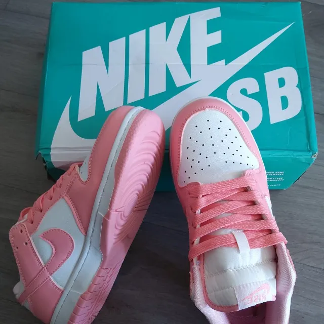 Très heureuse reçu mes Nike