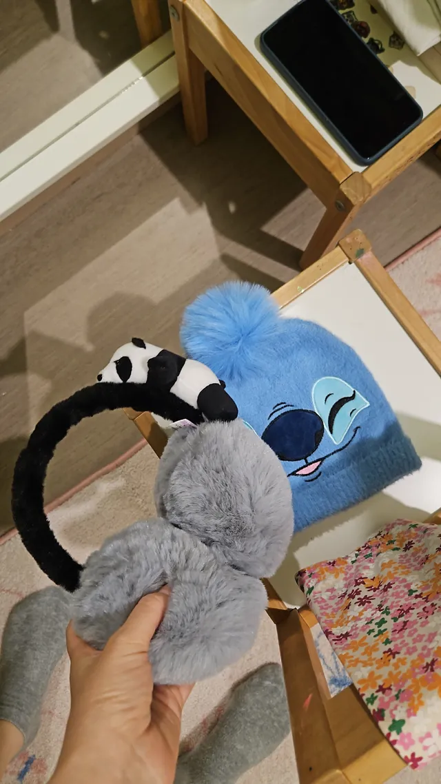 Cashe-oreilles pour enfants et un chapeau Calliope