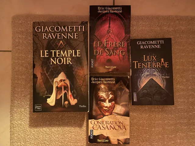 Découvrir les premiers livres de Giacometti et Ravenne 😊 grâce à la Bourse aux livres