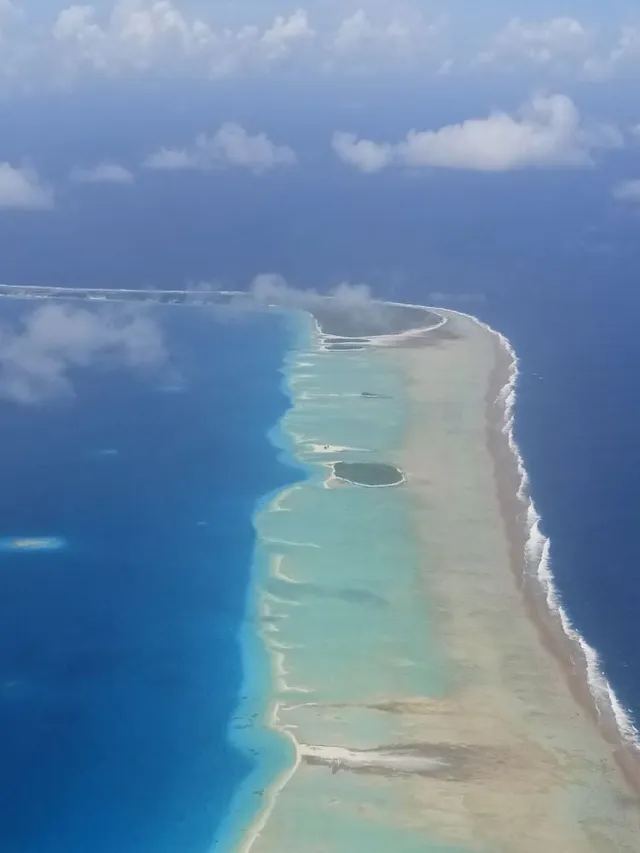 Vue aérienne de Fakarava (Polynésie Française)   magnifique.