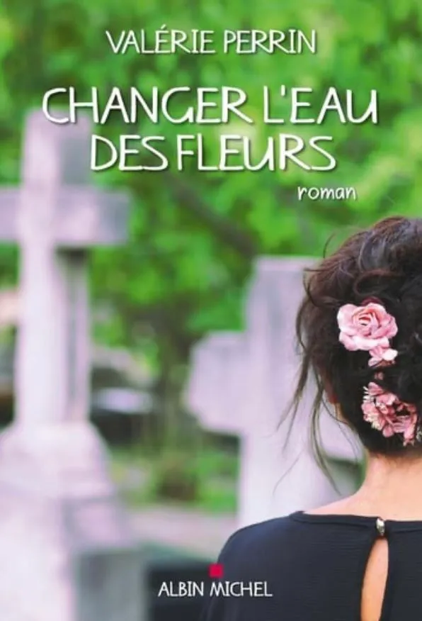 Changer l’eau des fleurs