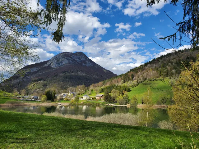 Lac de la Thuile dans les Alpes Françaises