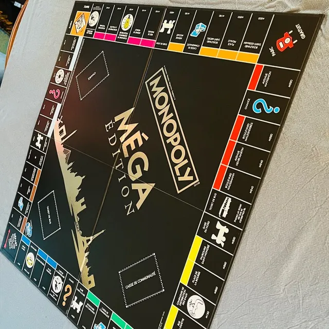 Après Midi en Famille pour jouer au Monopoly Mega Edition