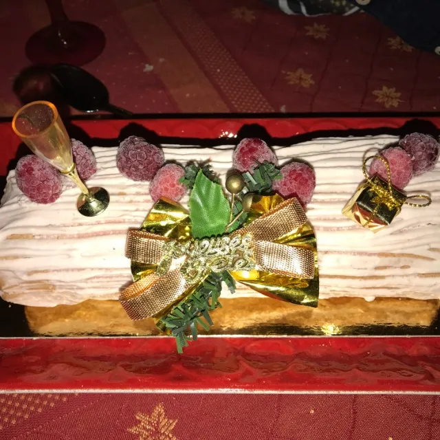 Bûche toute à la framboise