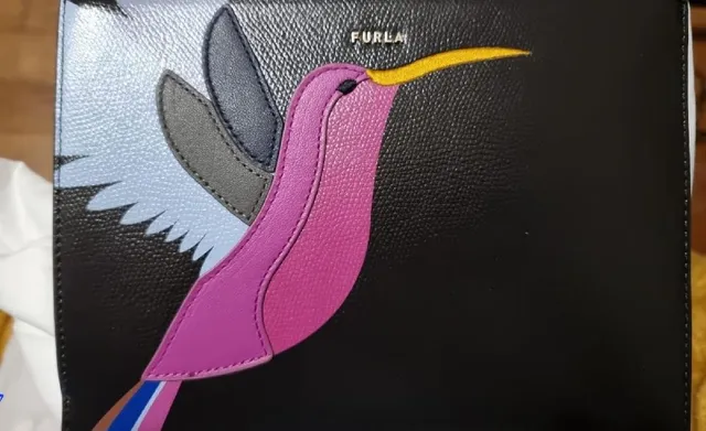 Encore une pochette de la marque Furla