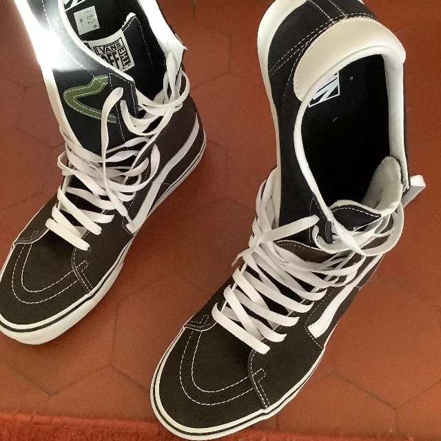 Vans noires et chics