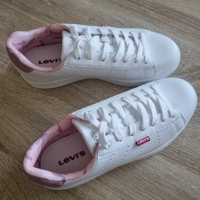 Levis