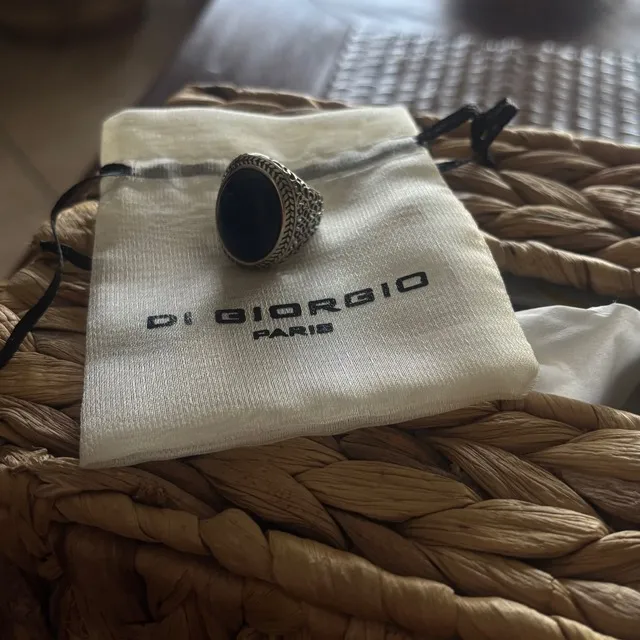 Une bague trop stylé …di giorgio ! J’adore 🥰