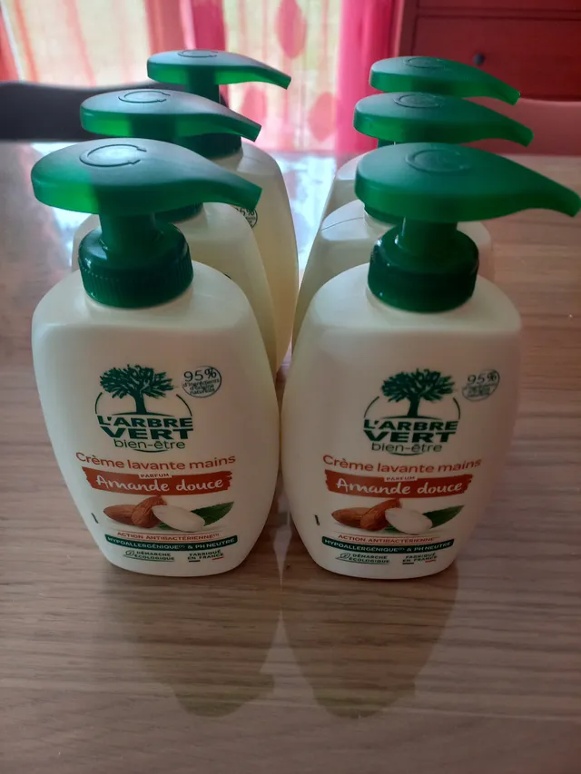 Lot crèmes lavantes mains l'arbre vert