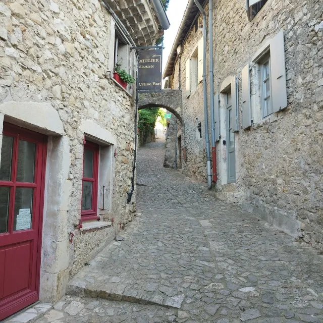 Village perché dans la Drôme