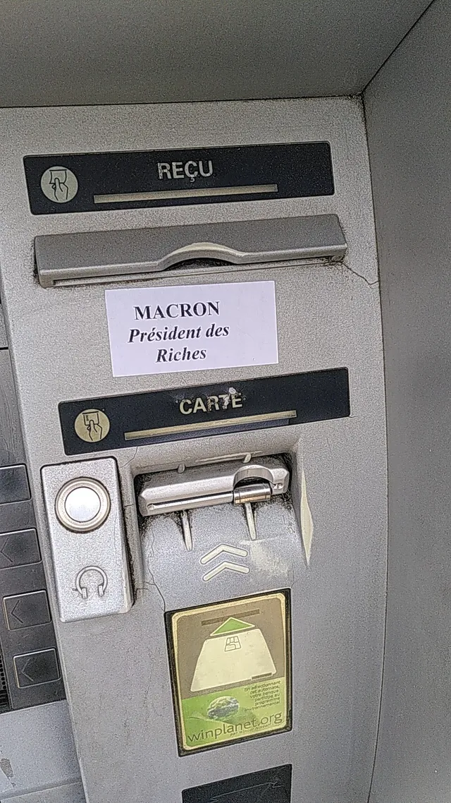 Bonjour,  Après m'avoir fait volé un colis dans ma boîte aux