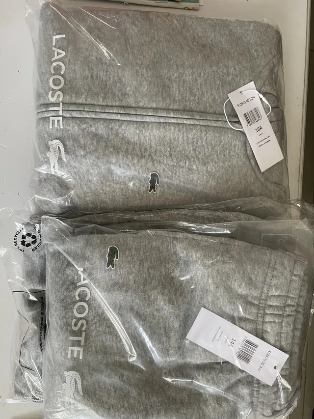 Jogging Lacoste pour les 13 ans de mon fils , j’ai encore craqué ;)