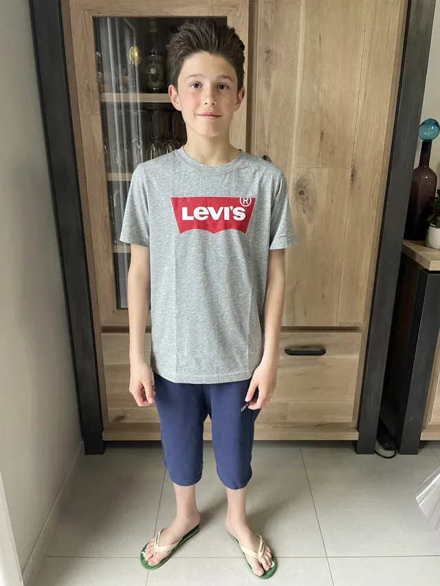 Sacha avec son ensemble Lévis pour les vacances :)