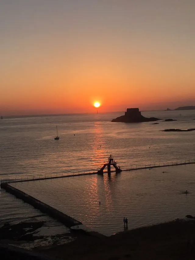 Saint Malo au coucher du soleil