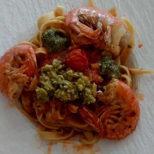 Tagliatelles fraîches aux fruits de mer pesto