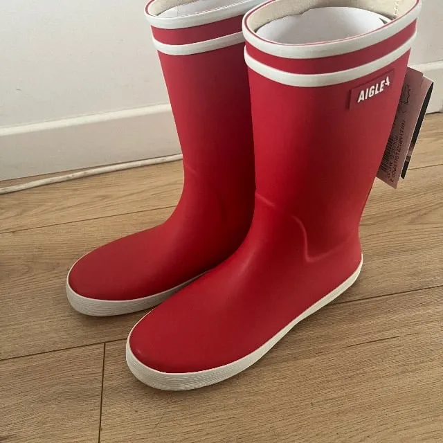 Jolies bottes rouge vif reçue Aigle