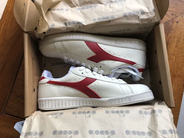 Diadora