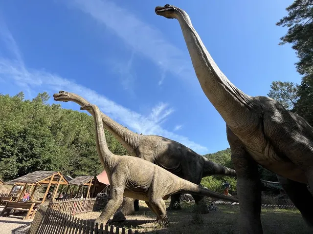 Découverte du parc Dinopedia dans les Cévennes 🦖🦕